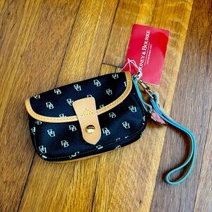 Dooney & Bourke wristlet